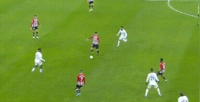 [中超]中超联赛重燃战火 上海申花赢得榜首大战独自领跑